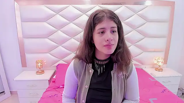 Snapshot of MiaQueen021 chatting on March 20, 1:15 pm MiaQueen021 online show from March 20, 1:15 pm