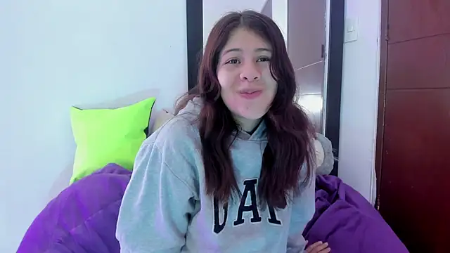 Snapshot of MiaQueen021 chatting on September 8, 2:27 pm MiaQueen021 online show from September 8, 2:27 pm