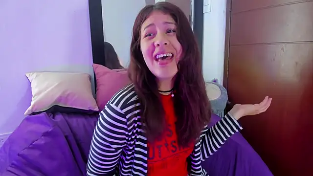 Snapshot of MiaQueen021 chatting on September 19, 2:40 pm MiaQueen021 online show from September 19, 2:40 pm