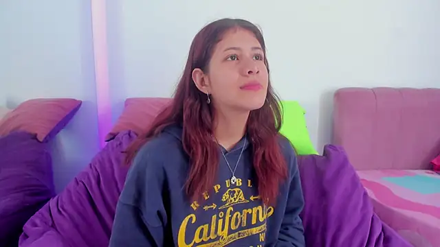 Snapshot of MiaQueen021 chatting on September 23, 2:09 pm MiaQueen021 online show from September 23, 2:09 pm