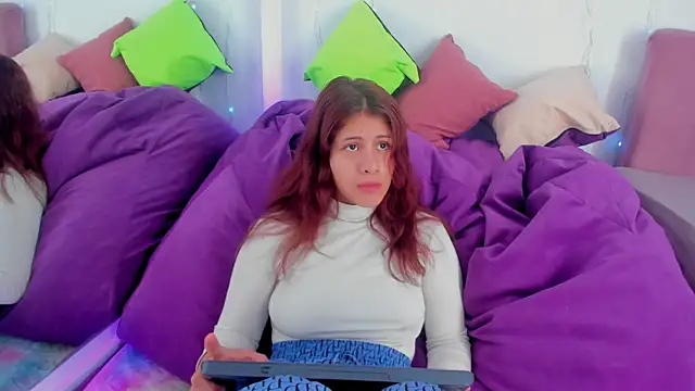 Snapshot of MiaQueen021 chatting on September 26, 1:59 pm MiaQueen021 online show from September 26, 1:59 pm