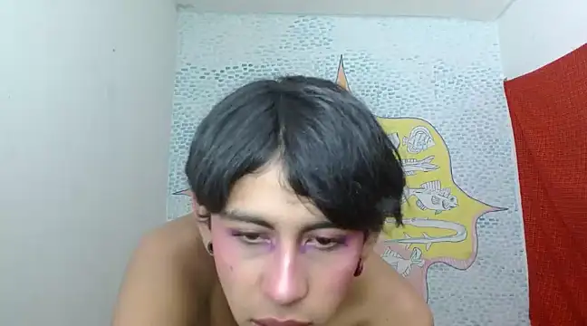 boysLittle online show from February 6, 12:05 pm