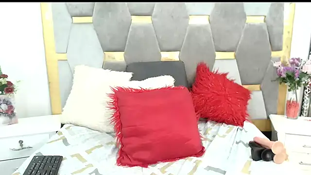 electrastunningx online show from February 1, 2:45 pm