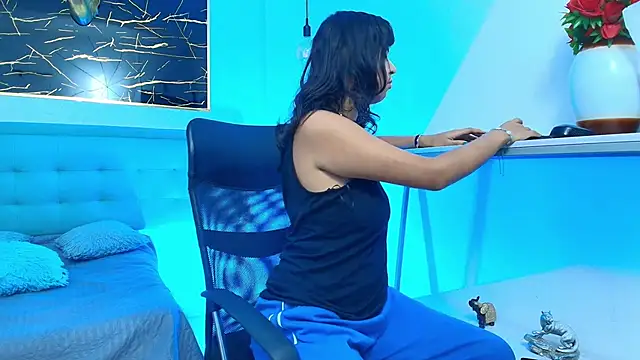 Snapshot of gabriela_cortez chatting on November 19, 1:33 pm gabriela cortez online show from November 19, 1:33 pm