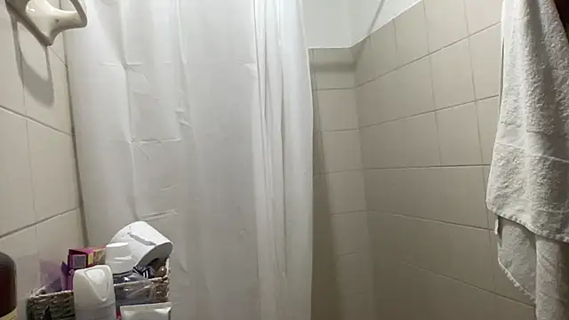 LunaBeya online show from November 7, 11:05 pm