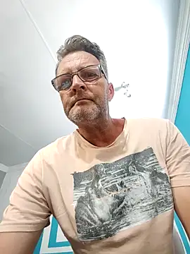 itsmeyes69 online show from January 28, 2:31 pm