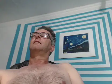 itsmeyes69 online show from October 14, 8:20 pm