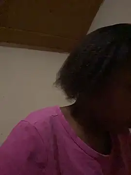 Snapshot of daddysgirly20 chatting on February 19, 5:31 pm daddysgirly20 online show from February 19, 5:31 pm