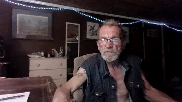 Snapshot of Aldick68 chatting on April 13, 6:30 am Aldick68 online show from April 13, 6:30 am