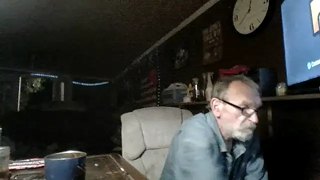 Snapshot of Aldick68 chatting on April 17, 5:43 am Aldick68 online show from April 17, 5:43 am