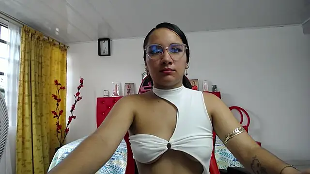 Maylin horny19 online show from April 5, 7:11 pm