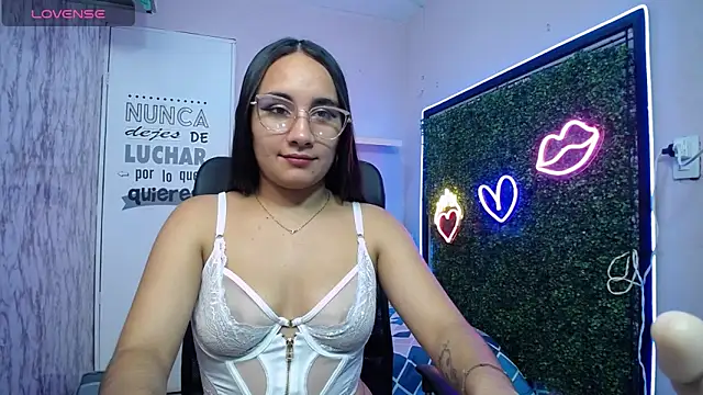 Snapshot of Maylin_horny19 chatting on May 15, 3:13 am Maylin horny19 online show from May 15, 3:13 am