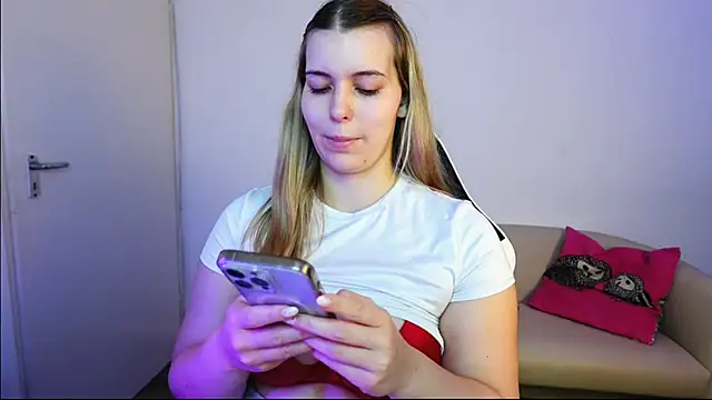 Snapshot of ShyHotNerd chatting on September 29, 7:24 am ShyHotNerd online show from September 29, 7:24 am