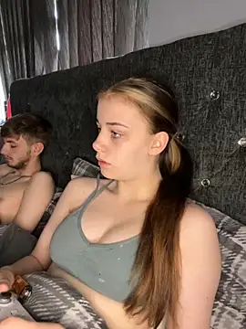 Snapshot of VioletxBlue chatting on September 10, 10:37 am VioletxBlue online show from September 10, 10:37 am