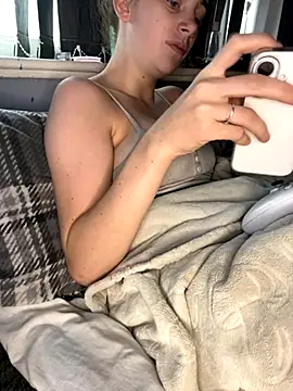 Snapshot of VioletxBlue chatting on October 13, 9:53 am VioletxBlue online show from October 13, 9:53 am