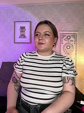 Snapshot of Veronica_simons chatting on July 23, 9:35 pm Veronica simons online show from July 23, 9:35 pm