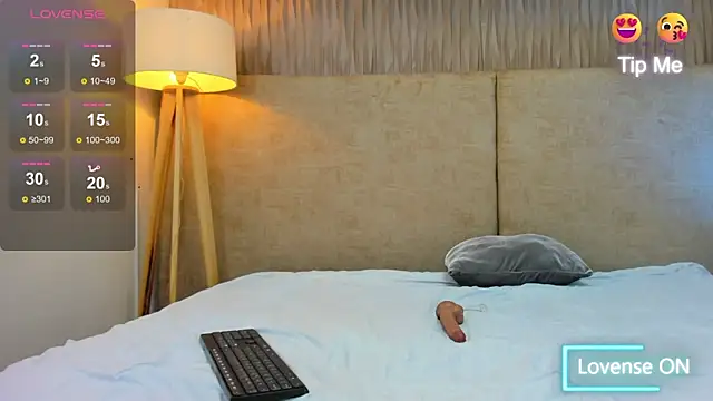 taylorsmiiith  online show from February 26, 7:16 pm