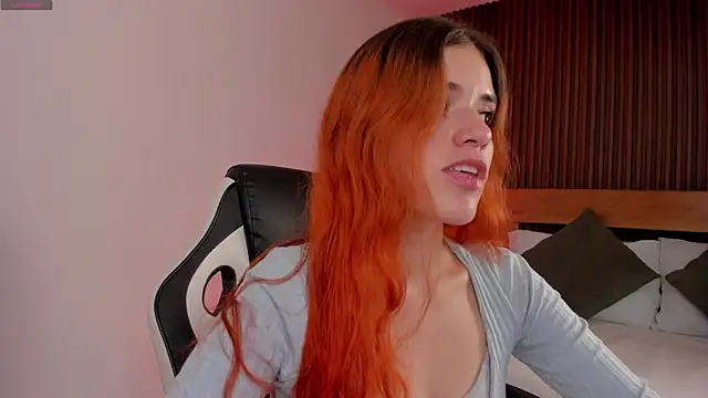 Snapshot of alliss_ginger_ chatting on June 1, 11:39 pm alliss ginger online show from June 1, 11:39 pm