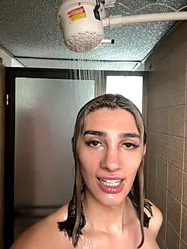 Snapshot of Queensara_ chatting on November 21, 6:39 pm Queensara online show from November 21, 6:39 pm