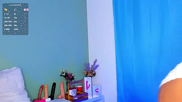 Snapshot of LovelyNickii chatting on February 19, 3:27 pm LovelyNickii online show from February 19, 3:27 pm