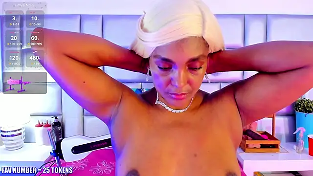 Snapshot of LovelyNickii chatting on November 6, 12:39 pm LovelyNickii online show from November 6, 12:39 pm