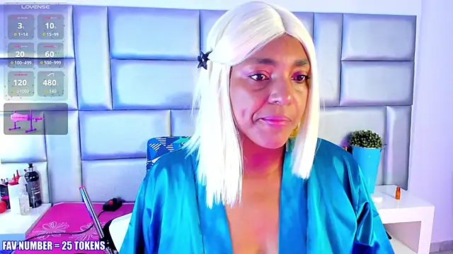 Snapshot of LovelyNickii chatting on November 28, 1:03 pm LovelyNickii online show from November 28, 1:03 pm