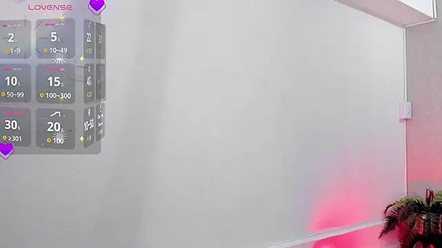 Snapshot of Luxury_Woman chatting on November 27, 3:52 am Luxury Woman online show from November 27, 3:52 am