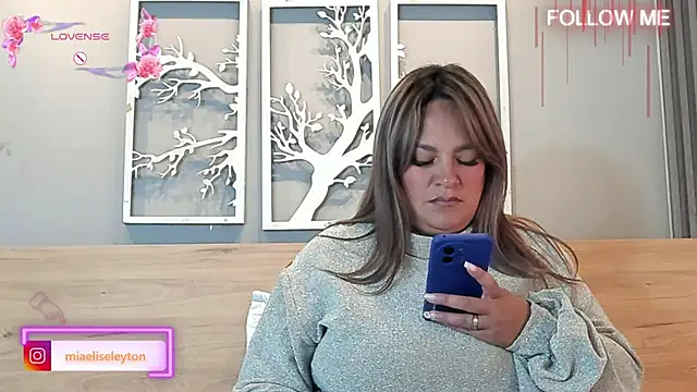 Snapshot of Elise-Leyton chatting on April 29, 5:30 pm Elise-Leyton online show from April 29, 5:30 pm