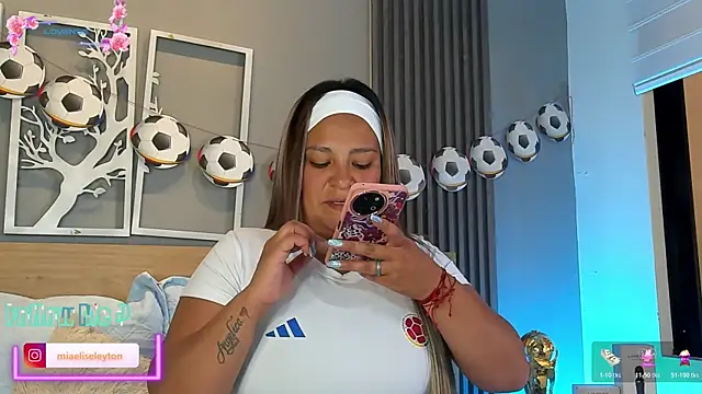 Snapshot of Elise-Leyton chatting on June 23, 6:50 pm Elise-Leyton online show from June 23, 6:50 pm