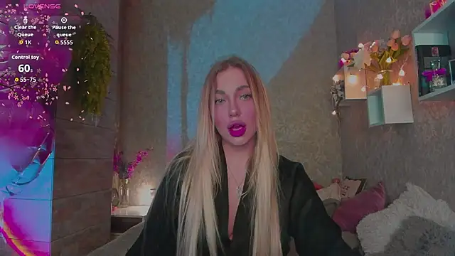 Snapshot of Mika_Rayy chatting on February 27, 8:31 pm Mika Rayy online show from February 27, 8:31 pm