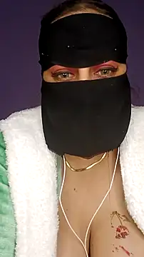 Snapshot of shosho500500 chatting on December 14, 1:11 am shosho500500 online show from December 14, 1:11 am