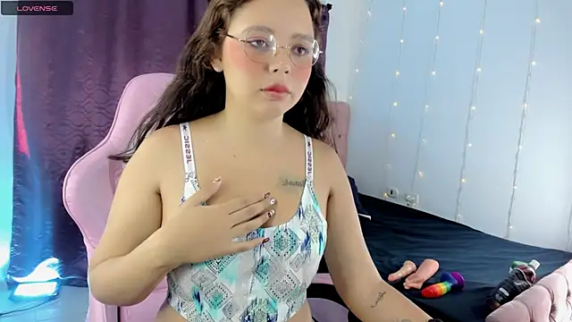 Snapshot of Sophie_Heart chatting on January 15, 8:48 pm Sophie Heart online show from January 15, 8:48 pm