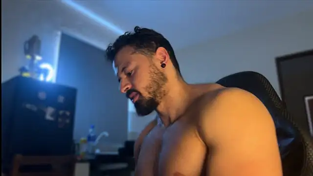 Snapshot of Lucasfit24 chatting on November 3, 3:35 pm Lucasfit24 online show from November 3, 3:35 pm