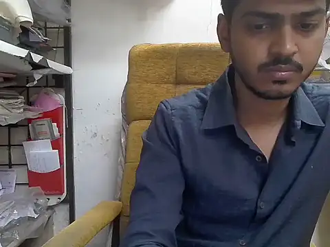 Snapshot of cute_modell chatting on December 18, 12:33 pm cute modell online show from December 18, 12:33 pm