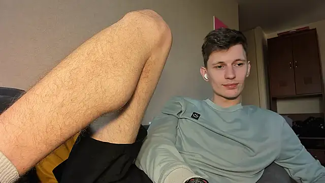 Snapshot of Kevin_Hornyyy chatting on June 19, 12:42 pm Kevin Hornyyy online show from June 19, 12:42 pm