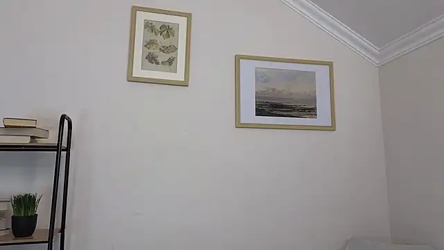 Bonnie White online show from February 17, 1:10 pm