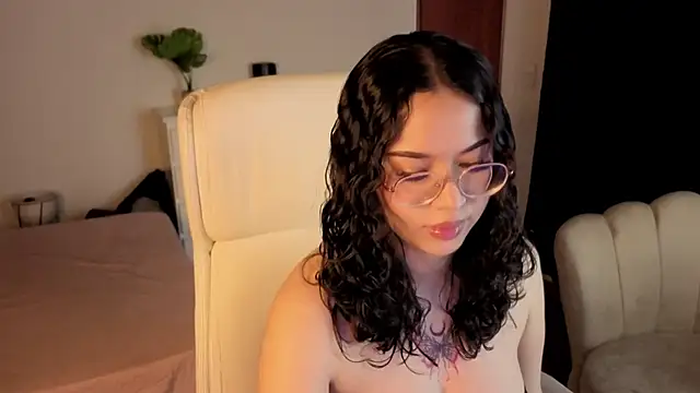 Renaxi Smith online show from October 23, 7:56 pm