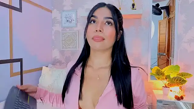 CharlotteGraay online show from December 18, 7:31 pm