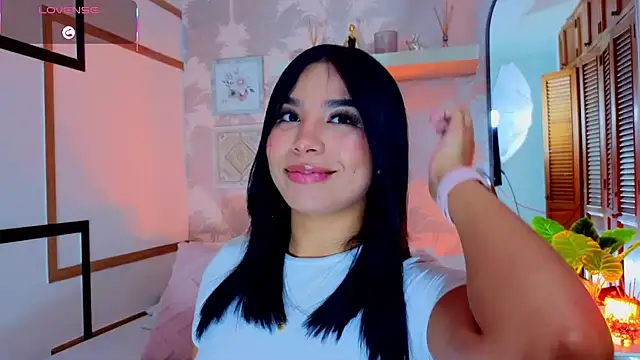Snapshot of CharlotteGraay chatting on July 8, 7:51 pm CharlotteGraay online show from July 8, 7:51 pm