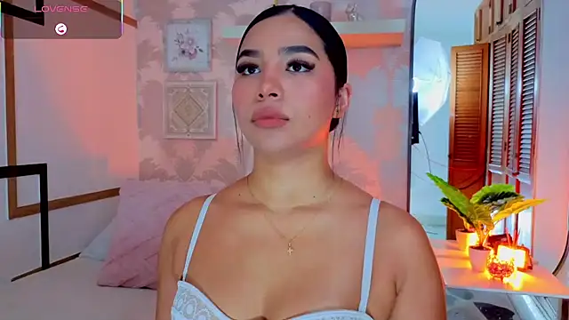 Snapshot of CharlotteGraay chatting on July 13, 7:49 pm CharlotteGraay online show from July 13, 7:49 pm