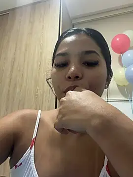 Snapshot of CharlotteGraay chatting on July 27, 1:12 am CharlotteGraay online show from July 27, 1:12 am