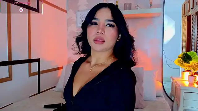Snapshot of CharlotteGraay chatting on August 3, 7:50 pm CharlotteGraay online show from August 3, 7:50 pm