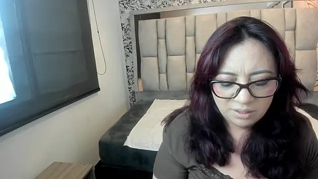 Victoria Adamns online show from December 2, 11:59 am