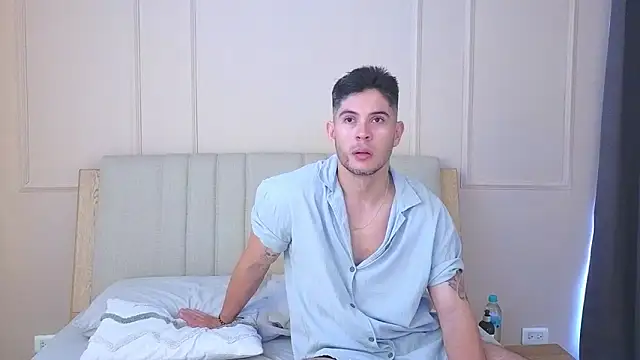 Snapshot of mr_danni chatting on June 20, 5:49 pm mr danni online show from June 20, 5:49 pm