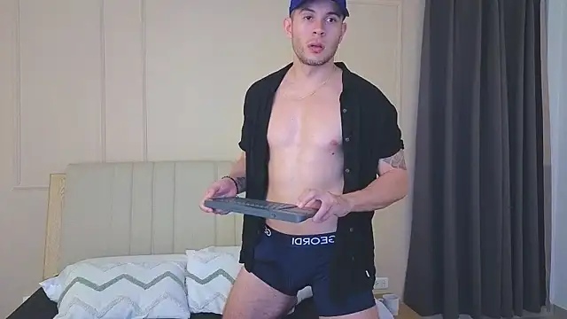 Snapshot of mr_danni chatting on July 1, 5:53 am mr danni online show from July 1, 5:53 am