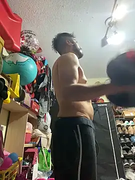 Snapshot of leonardohot1987 chatting on March 7, 4:35 am leonardohot1987 online show from March 7, 4:35 am