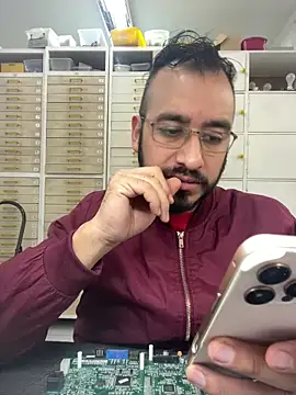 Snapshot of leonardohot1987 chatting on March 13, 5:50 pm leonardohot1987 online show from March 13, 5:50 pm