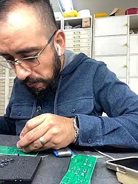 Snapshot of leonardohot1987 chatting on November 19, 8:20 pm leonardohot1987 online show from November 19, 8:20 pm