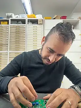 Snapshot of leonardohot1987 chatting on December 4, 7:22 pm leonardohot1987 online show from December 4, 7:22 pm