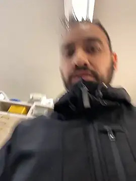 leonardohot1987 online show from February 6, 6:33 pm